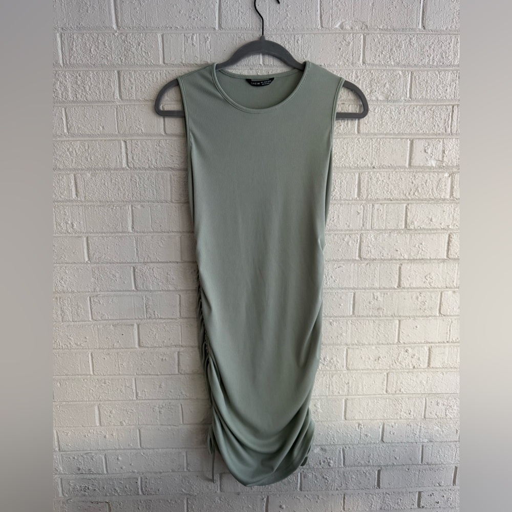 Elegant Sleeveless Green Dress